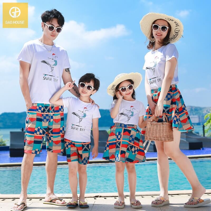 Quần áo gia đình đi biển