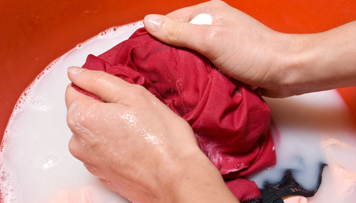 Cách giữ áo gia đình không bị nhăn