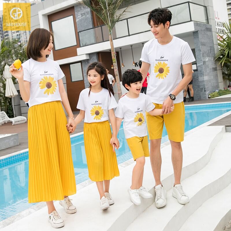 Mẫu áo gia đình mùa hè sử dụng công nghệ in lụa