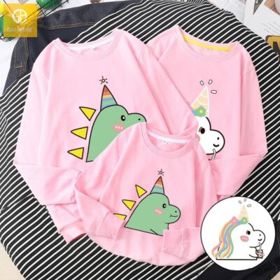 Áo gia đình mùa đông AGD0080 in hình khủng long dễ thương màu hồng