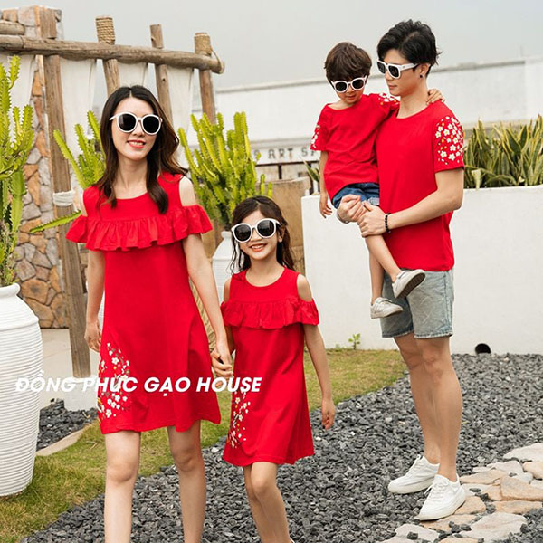 Mẫu áo gia đình màu đỏ cao cấp tại Gạo House