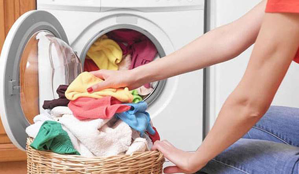giặt và vệ sinh áo đồng phục gia đình