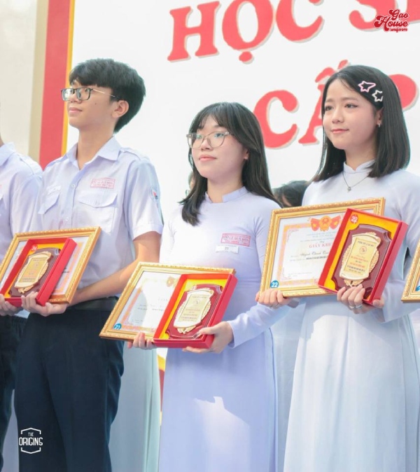 áo dài trường thpt lê quý đôn