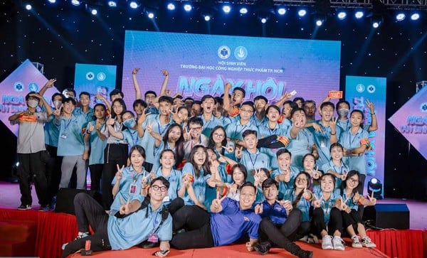 Đặt may đồng phục hufi