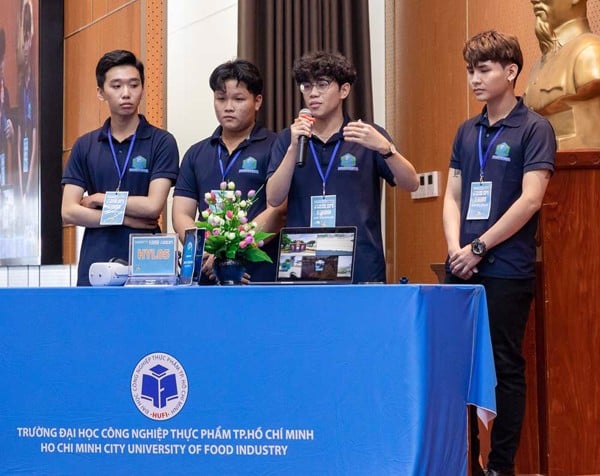 Đặt may hufi đồng phục