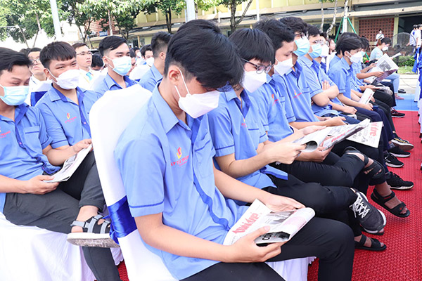 đồng phục của trường cao đẳng lý tự trọng