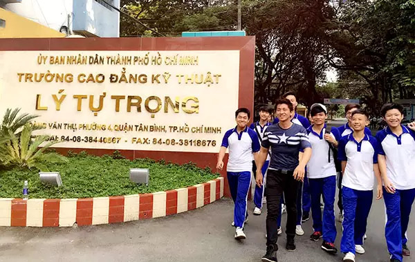 đồng phục trường cao đẳng lý tự trọng
