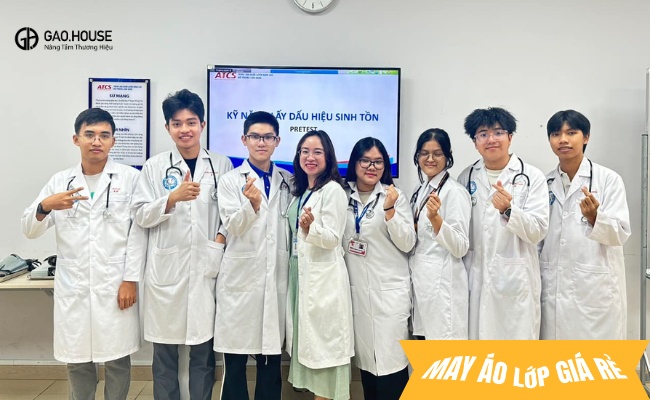 In đồng phục thể dục ump