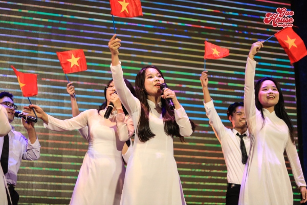 Áo dài đồng phục đại học Sư phạm TPHCM