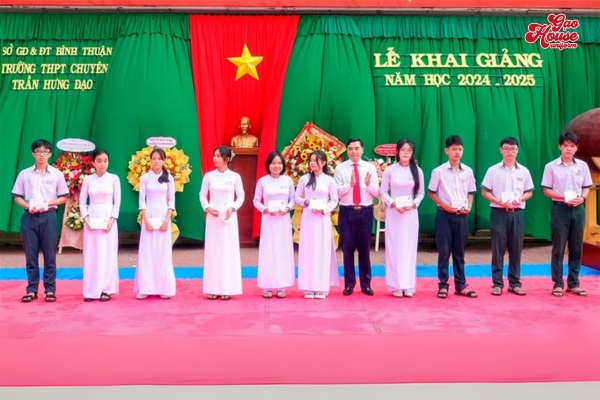 Áo dài đồng phục trường chuyên Trần Hưng Đạo Bình Thuận