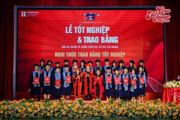 áo đồng phục tốt nghiệp HIU