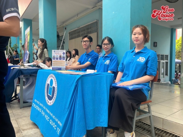Áo polo kỷ niệm 20 năm thành lập trường đại học quốc tế tphcm
