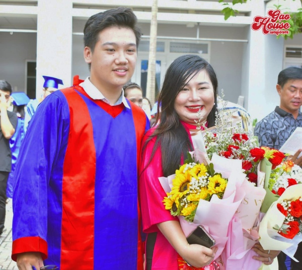 áo tốt nghiệp đồng phục trường Võ Văn Kiệt