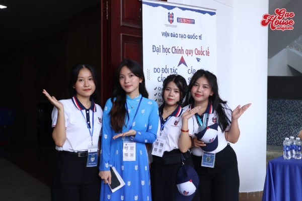 đại học ngân hàng đồng phục