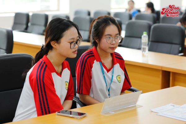 đặt mua áo đồng phục trường aof