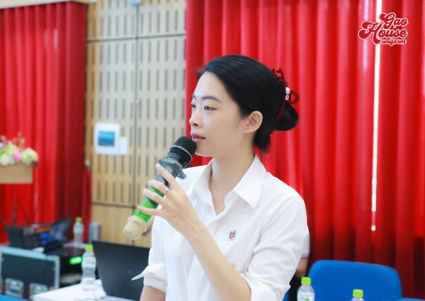 đồng phục của trường đại học ngân hàng tp hcm