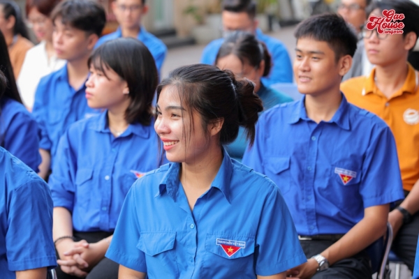 Đồng phục đoàn viên thanh niên trường chuyên Trần Hưng Đạo Bình Thuận