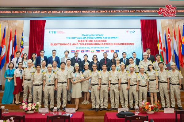 Đồng phục Khoa học Hàng hải trường UTH