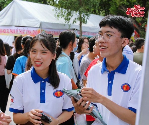 Đồng phục thể dục trường Đại học Khoa học Xã hội và Nhân văn