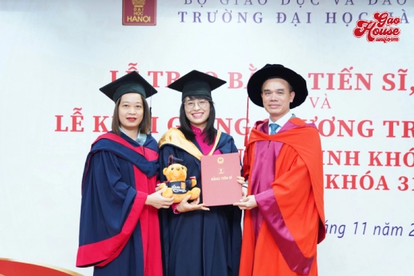 đồng phục tốt nghiệp thạc sĩ đại học hà nội