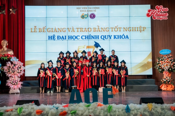 Đồng phục tốt nghiệp trường AOF