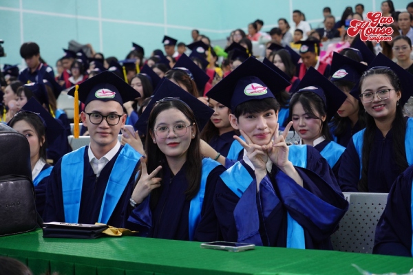 đồng phục tốt nghiệp trường đại học Tây Đô