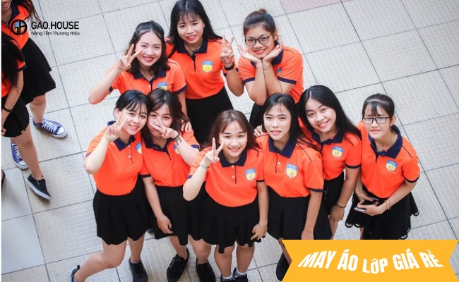 Mặc đồng phục hutech thể dục màu cam phối đen