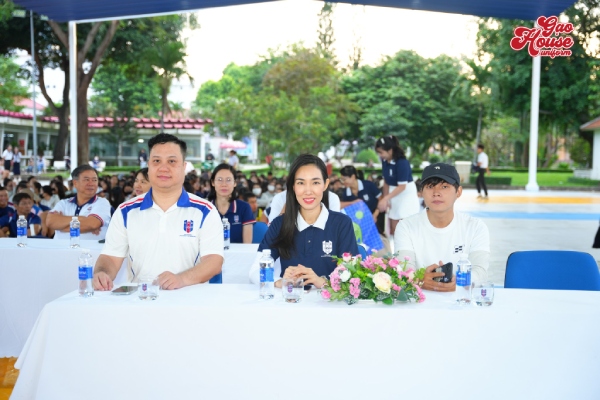 mẫu áo đồng phục đại học ngân hàng