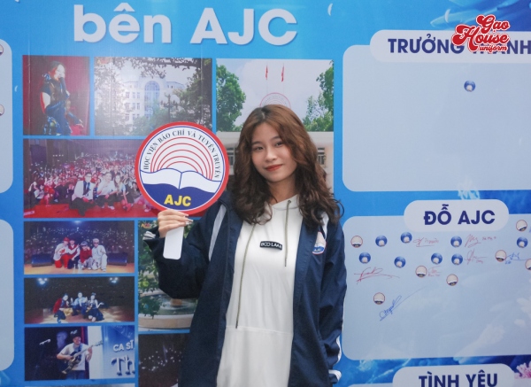 màu sắc đồng phục học viện báo chí