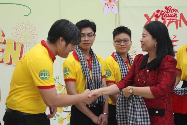 may đồng phục Đại học Nông Lâm TP HCM