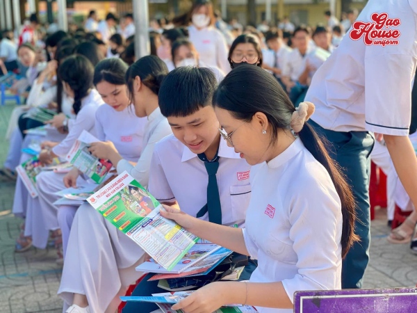 may đồng phục trường THPT Lê Minh Xuân giá rẻ