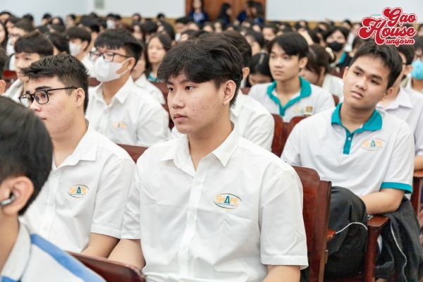 may đồng phục uth