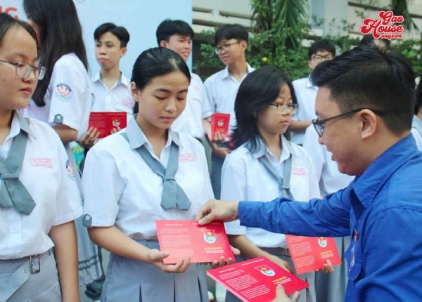 mua áo đồng phục trường võ văn kiệt